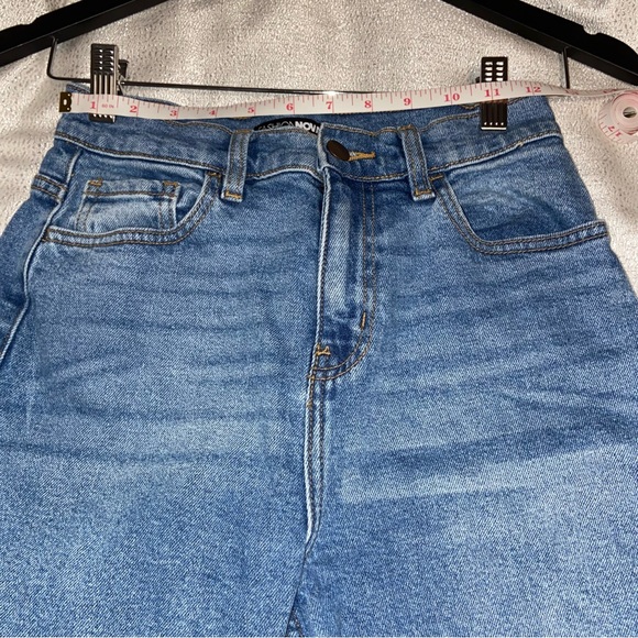 2/$50 Fashion Nova Mid-Wash Blue Boyfriend Mom Jeans Size 5 - Picture 3 of 7